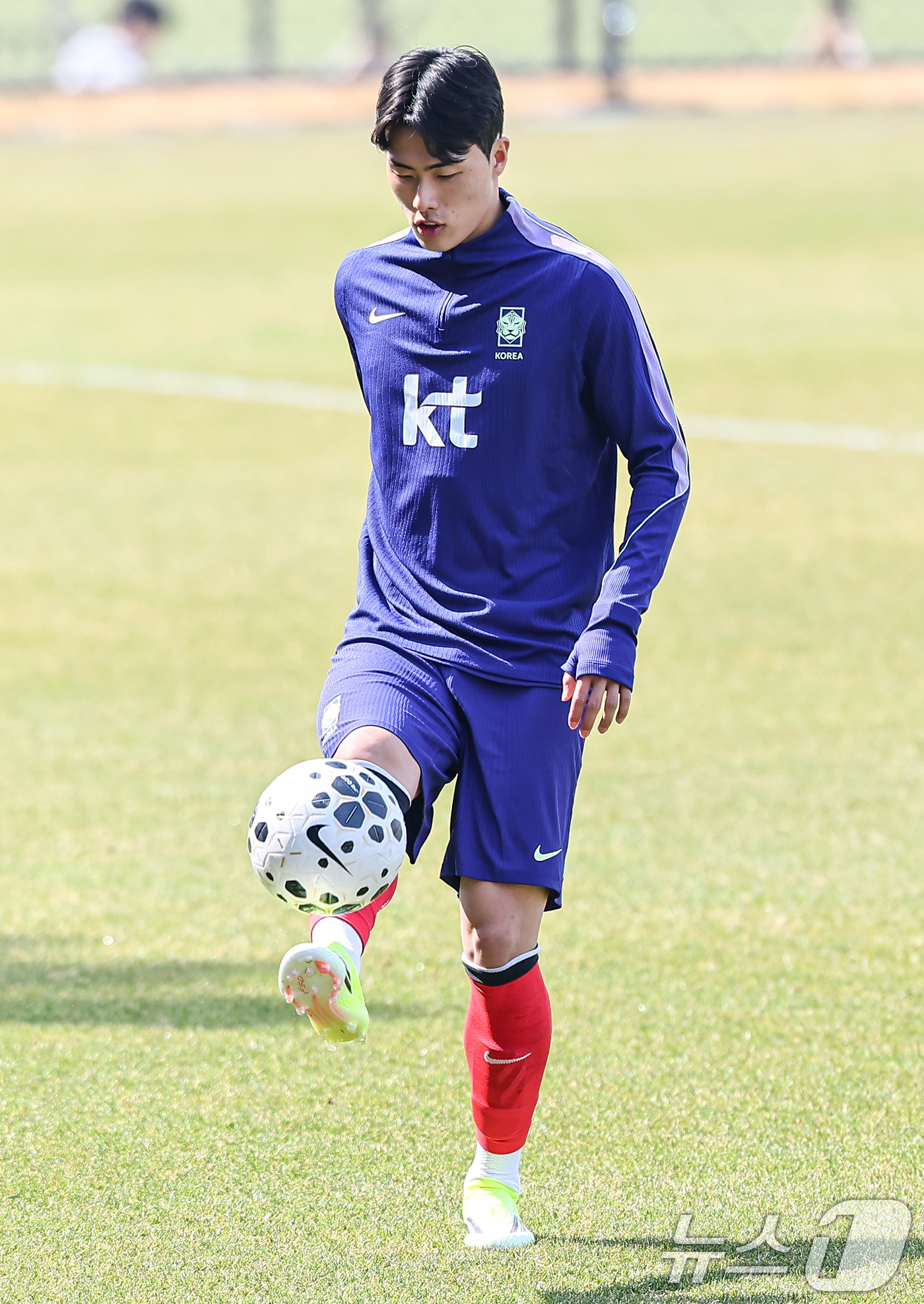 (천안=뉴스1) 김도우 기자 = 23세 이하(U-23) 축구대표팀 김명준이 24일 충남 천안 코리아풋볼파크에서 열린 2026 아이치·나고야 아시안게임 대비 소집 훈련에 임하고 있다 …