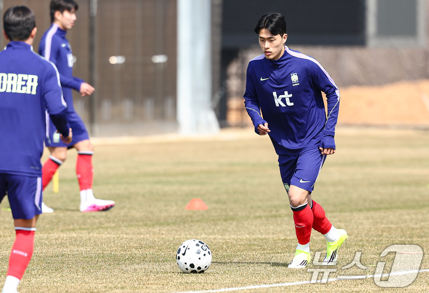 (천안=뉴스1) 김도우 기자 = 23세 이하(U-23) 축구대표팀 김명준이 24일 충남 천안 코리아풋볼파크에서 열린 2026 아이치·나고야 아시안게임 대비 소집 훈련에 임하고 있다 …