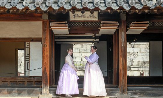 봄날에 열린 창문···'창덕궁 빛·바람 들이기'