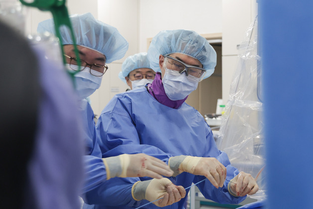 "90대 심혈관 환자 가슴 가르지 않고 '이 시술'로 치료 가능"