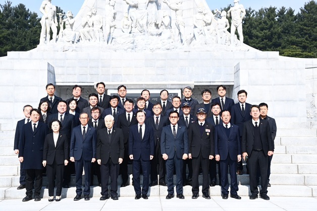 충남도 '서해수호의 날' 맞아 대전현충원 참배