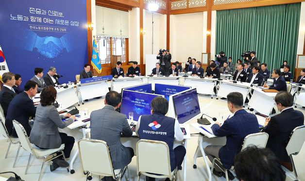 李대통령, 한국노총 만나 "양극화 해소"…주4일제·정년연장 논의(종합)