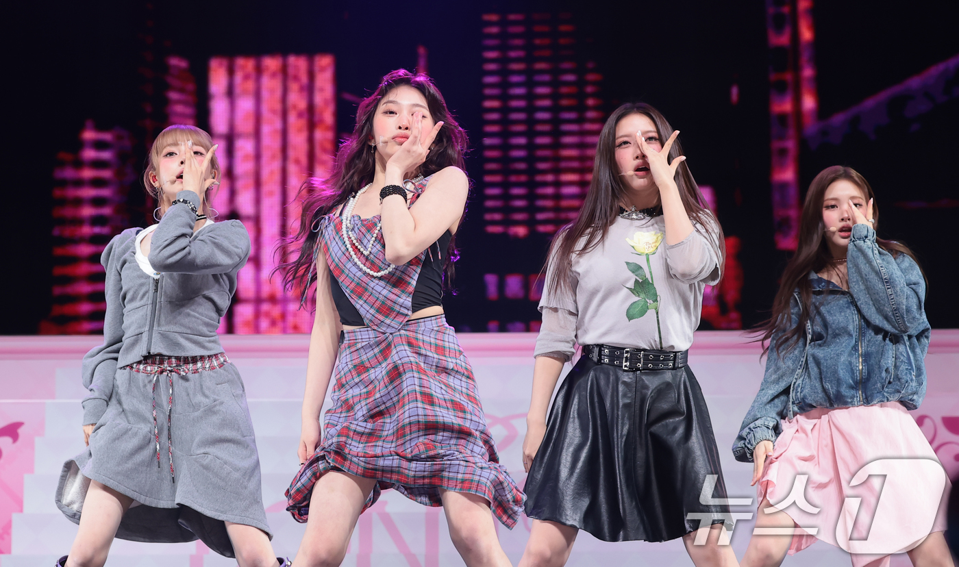 (서울=뉴스1) 권현진 기자 = 그룹 베이비돈크라이(Baby DONT cry) 미아(왼쪽부터)와 베니, 쿠미, 이현이 24일 오후 서울 용산구 블루스퀘어 우리WON뱅킹홀에서 가진 …