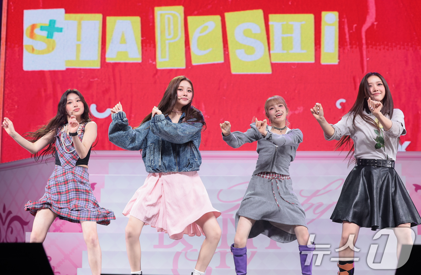 (서울=뉴스1) 권현진 기자 = 그룹 베이비돈크라이(Baby DONT cry) 베니(왼쪽부터)와 이현, 미아, 쿠미가 24일 오후 서울 용산구 블루스퀘어 우리WON뱅킹홀에서 가진 …