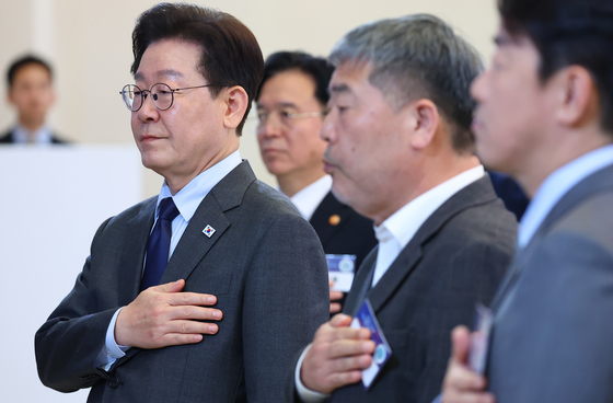 이재명 대통령, 한국노총 초청간담회 국민의례