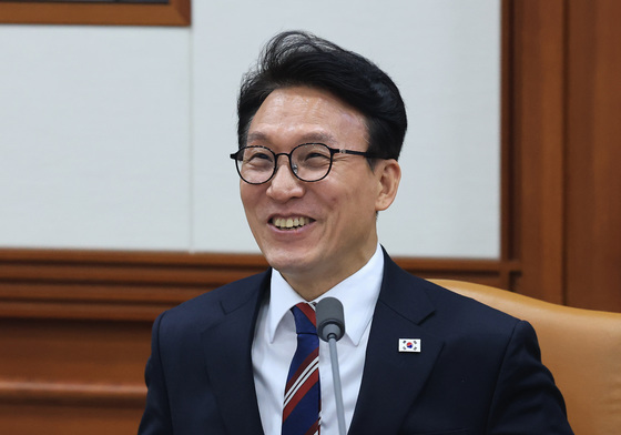 환하게 웃는 김민석 총리