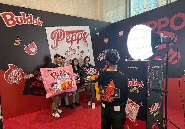 식품회사 1층 팝업, 수천명 몰렸다…미국·중국인도 찾은 '불닭'[르포]