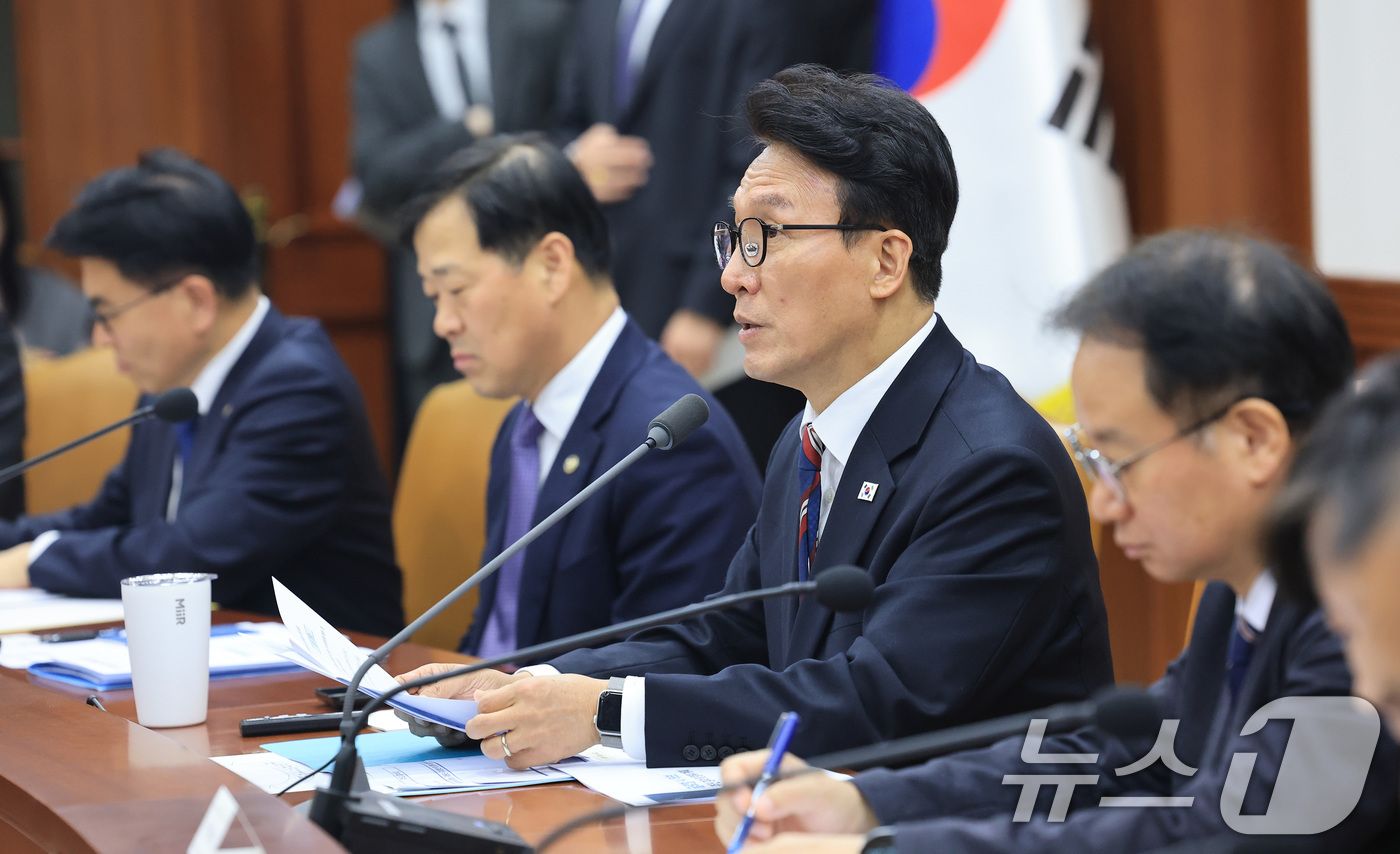 (서울=뉴스1) 임세영 기자 = 김민석 국무총리가 24일 서울 종로구 정부서울청사에서 열린 글로벌 AI 허브 유치위원회 회의에서 모두발언을 하고 있다. 2026.3.24/뉴스1