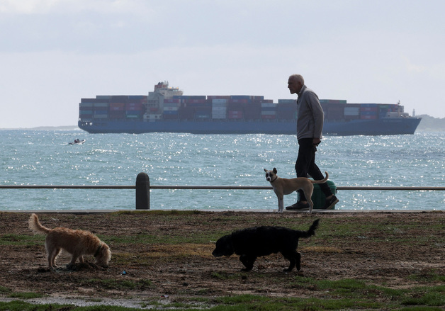 "중동 전쟁에 아프리카 우회 선박 급증…연료공급 회사 호황"