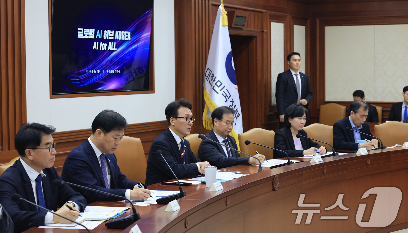 (서울=뉴스1) 임세영 기자 = 김민석 국무총리가 24일 서울 종로구 정부서울청사에서 열린 글로벌 AI 허브 유치위원회 회의에서 모두발언을 하고 있다. 2026.3.24/뉴스1