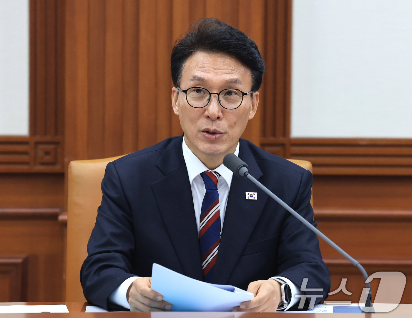 (서울=뉴스1) 임세영 기자 = 김민석 국무총리가 24일 서울 종로구 정부서울청사에서 열린 글로벌 AI 허브 유치위원회 회의에서 모두발언을 하고 있다. 2026.3.24/뉴스1