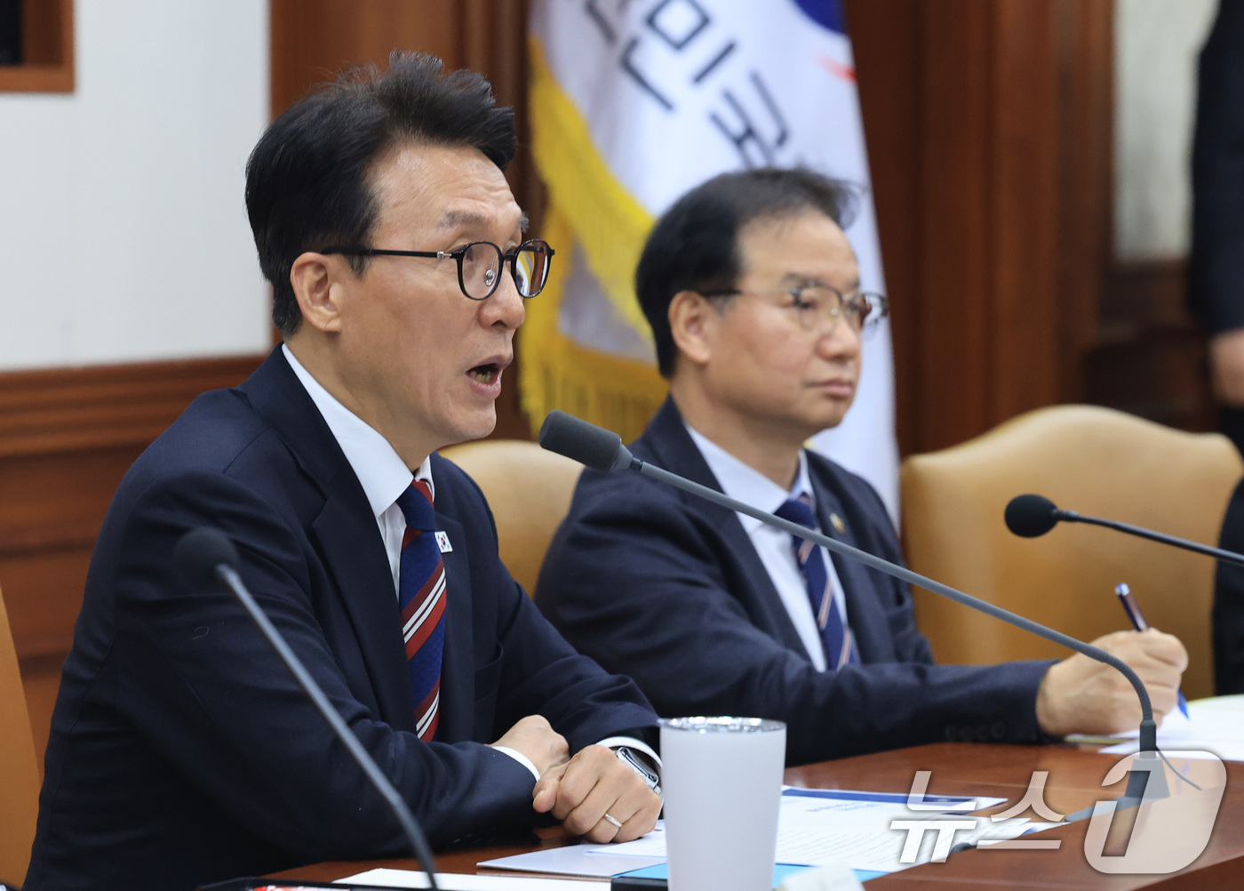 (서울=뉴스1) 임세영 기자 = 김민석 국무총리가 24일 서울 종로구 정부서울청사에서 열린 글로벌 AI 허브 유치위원회 회의에서 모두발언을 하고 있다. 2026.3.24/뉴스1