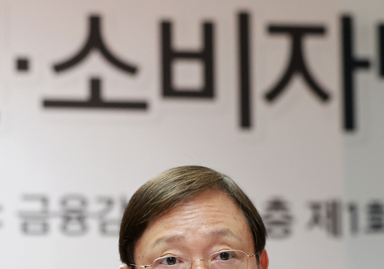 시민·소비자단체 간담회에서 모두발언하는 이찬진 금감원장