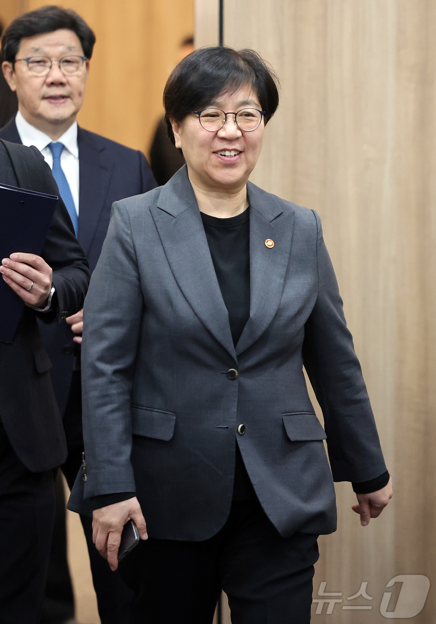 (서울=뉴스1) 김진환 기자 = 정은경 보건복지부 장관이 24일 서울 서초구 한국제약바이오협회에서 열린 제약바이오벤처 혁신성장 전주기 협업방안 발표회에 참석하고 있다. 2026.3 …