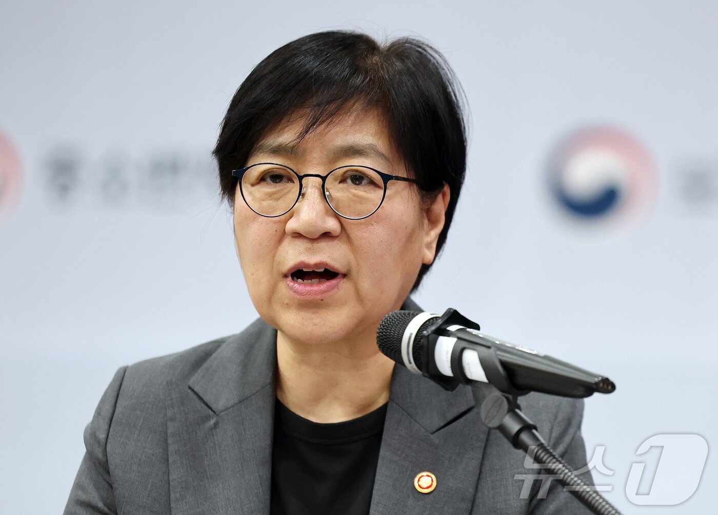 본문 이미지 - 정은경 보건복지부 장관이 지난 3월 24일 서울 서초구 한국제약바이오협회에서 열린 제약바이오벤처 혁신성장 전주기 협업방안 발표회에 참석해 인사말을 하고 있다. ⓒ 뉴스1 김진환 기자