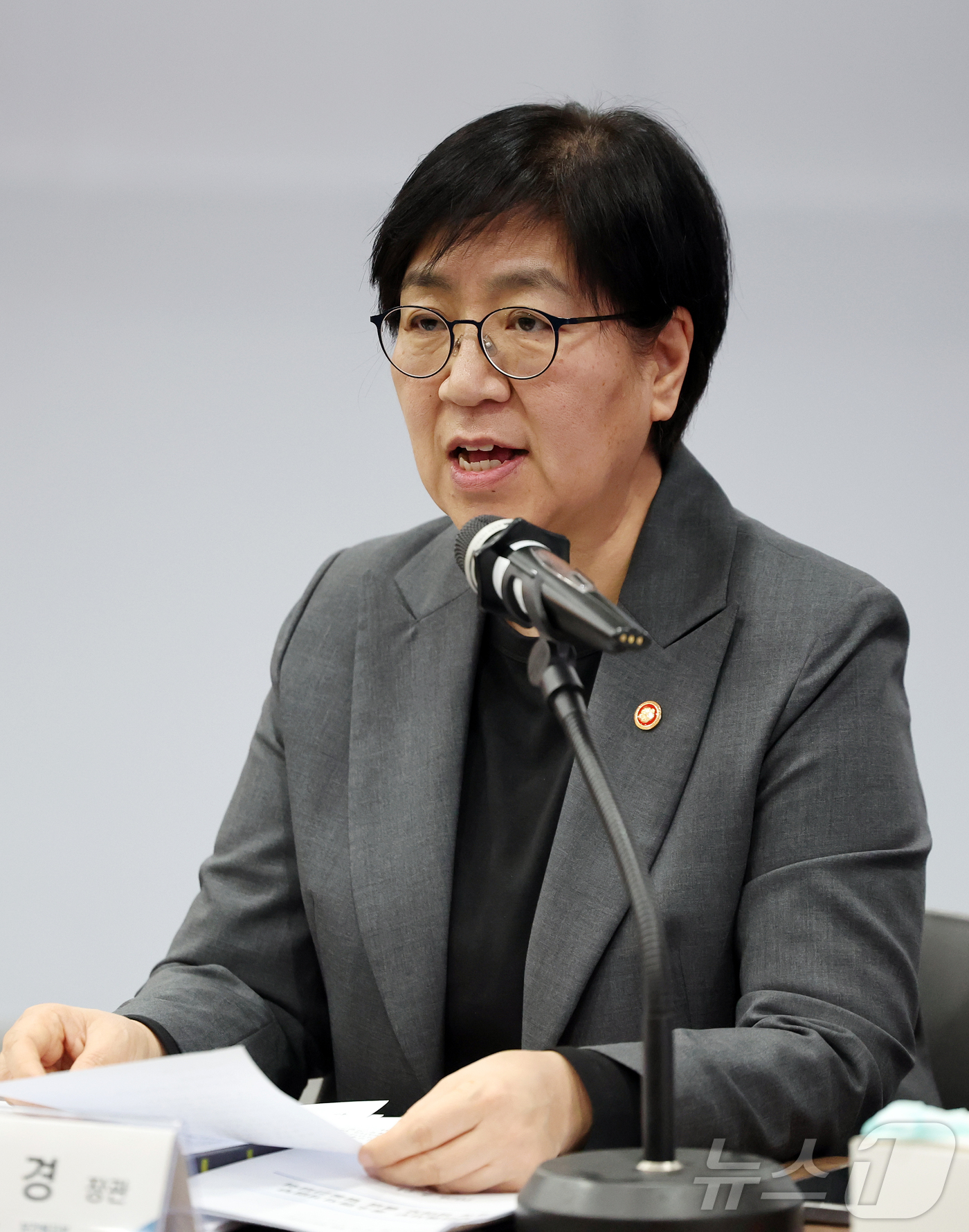 (서울=뉴스1) 김진환 기자 = 정은경 보건복지부 장관이 24일 서울 서초구 한국제약바이오협회에서 열린 제약바이오벤처 혁신성장 전주기 협업방안 발표회에 참석해 인사말을 하고 있다. …