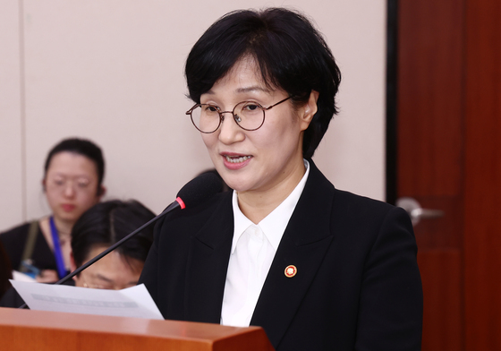 국회서 업무보고 하는 원민경 장관