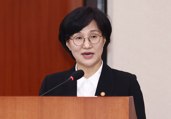 국회서 업무보고 하는 원민경 장관