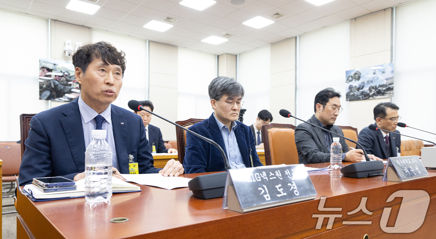 (서울=뉴스1) 이승배 기자 = 24일 서울 여의도 국회에서 열린 제433회국회(임시회) 국방위원회 국방반도체 육성 관련 법률안에 대한 공청회에서 김도경 LIG 넥스원 전무가 진술 …