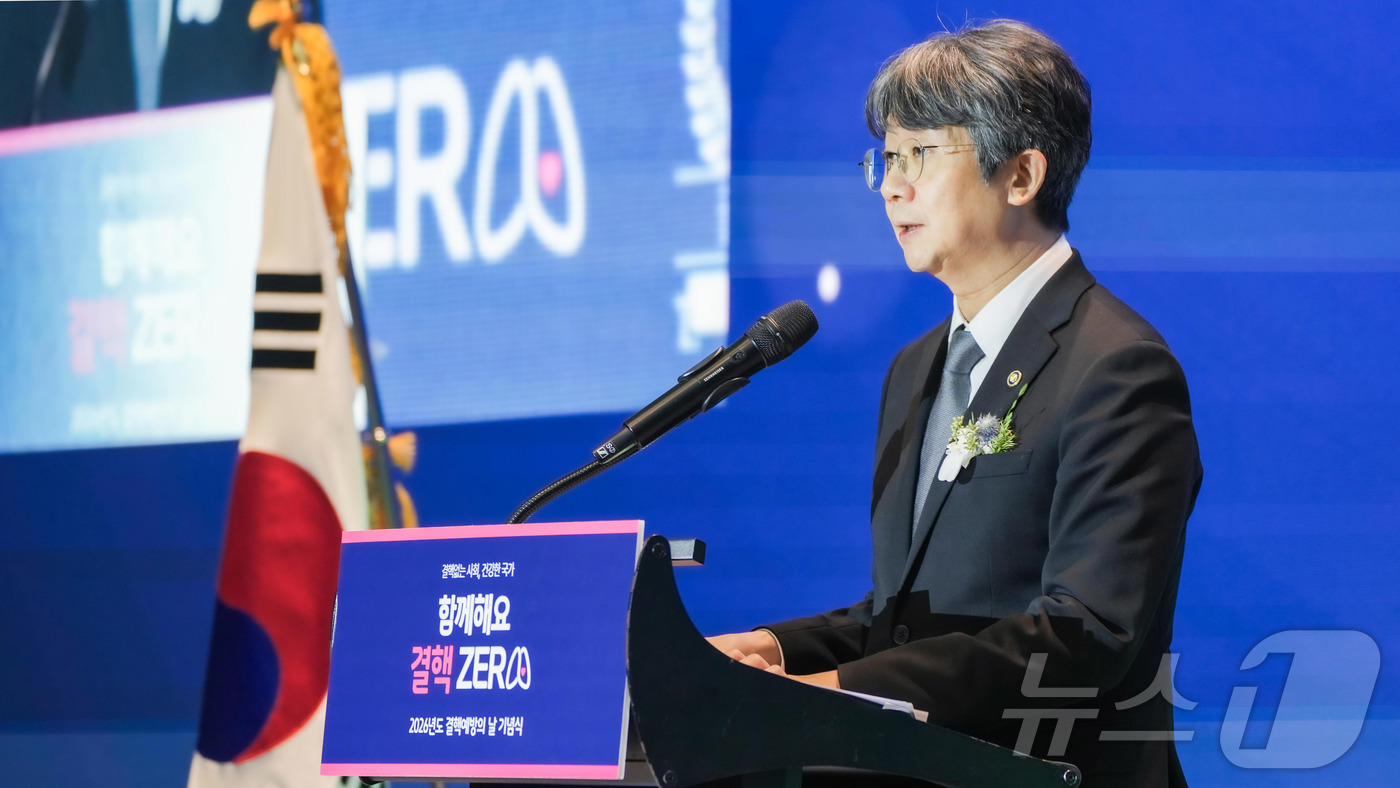 (서울=뉴스1) = 임승관 질병관리청장이 24일 오후 서울 영등포구 글래드 여의도 블룸홀에서 열린 제16회 결핵예방의 날 기념 행사에서 기념사를 하고 있다. (질병관리청 제공. 재 …