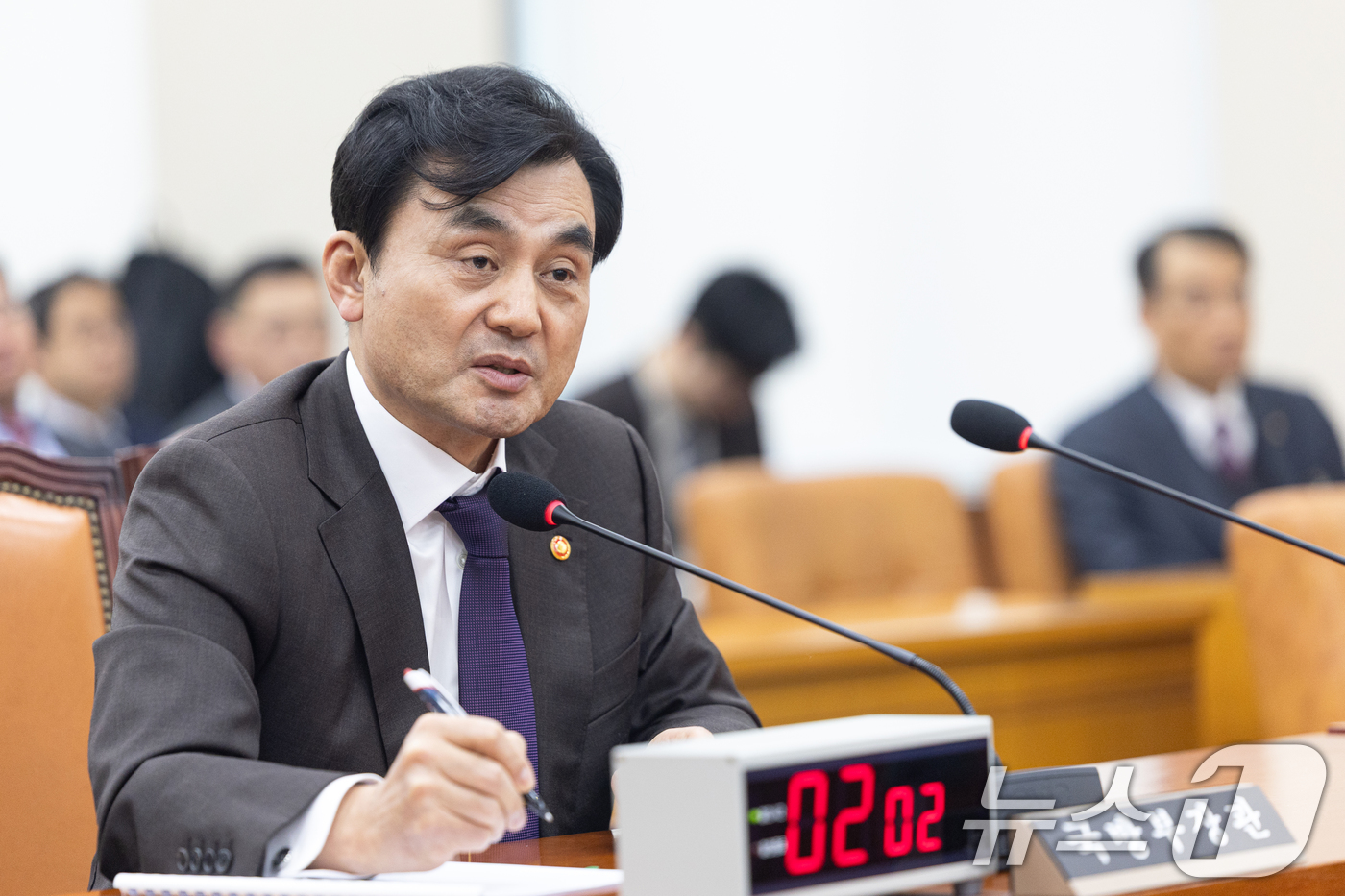 (서울=뉴스1) 이승배 기자 = 24일 서울 여의도 국회에서 열린 제433회국회(임시회) 국방위원회 제2차 전체회의에서 안규백 국방부 장관이 의원 질의에 답변하고 있다. 2026. …