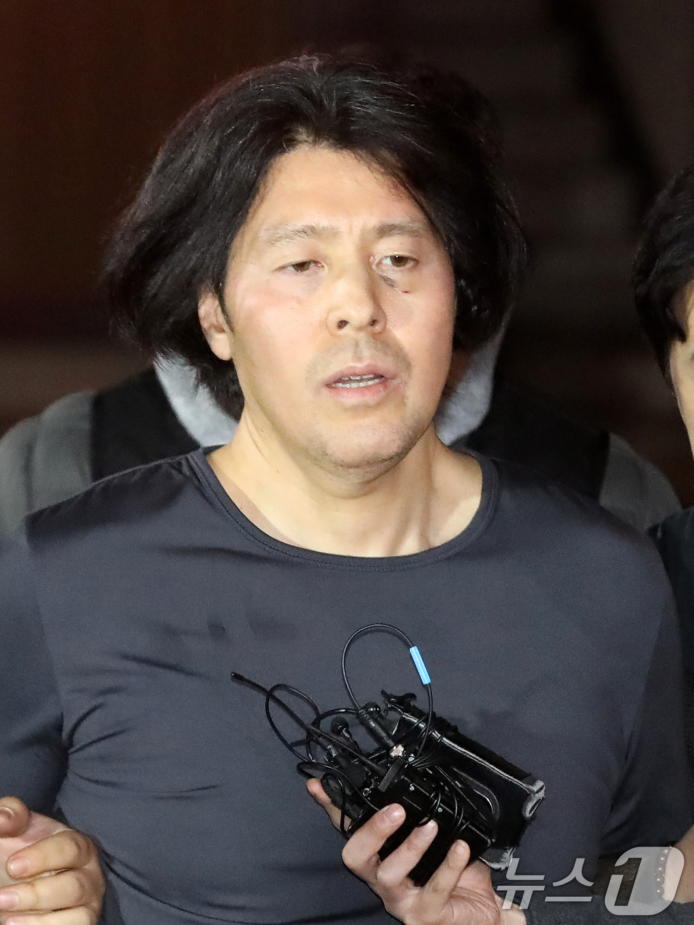 (부산=뉴스1) 윤일지 기자 = 부산 부산진구 소재 아파트에서 전 직장 동료였던 항공사 기장을 살해한 혐의로 구속된 김동환(49)의 신상정보가 24일 공개됐다.부산경찰청은 이날 신 …