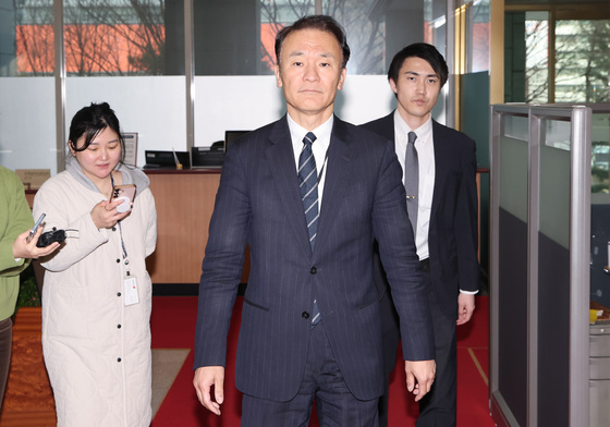 日 교과서 문제로 초치되는 마츠오 히로타카 총괄공사