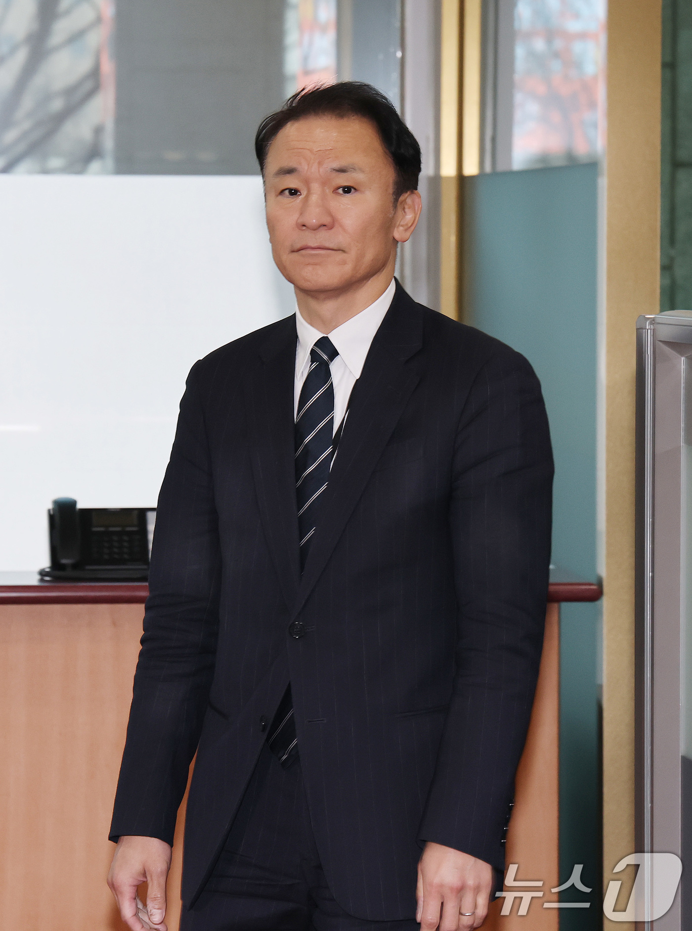 (서울=뉴스1) 임세영 기자 = 마츠오 히로타카 주한일본대사관 총괄공사가 24일 서울 종로구 외교부 청사로 초치되고 있다.정부는 이날 일본 정부가 역사적, 지리적, 국제법적으로 명 …