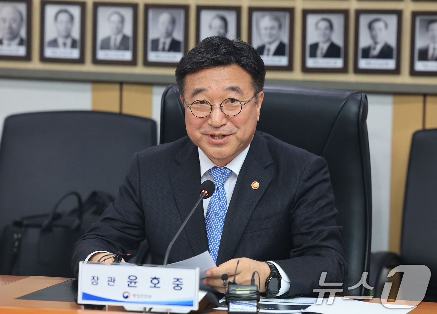 (서울=뉴스1) 임세영 기자 = 윤호중 행정안전부 장관이 24일 서울 종로구 정부서울청사에서 열린 행정안전부-KIA 지방소멸 대응을 위한 상생협약 체결식에서 인사말을 하고 있다. …