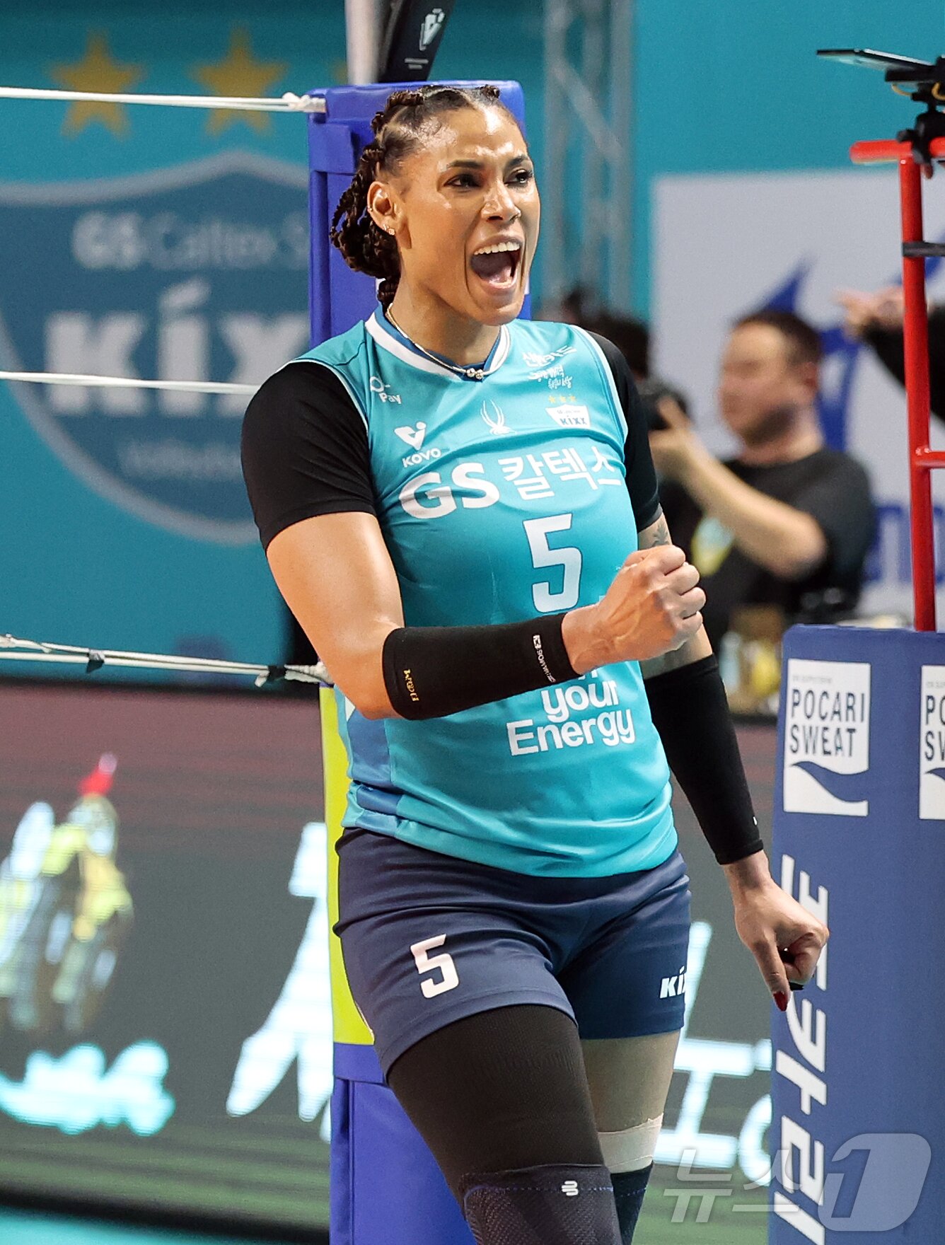 본문 이미지 - 24일 오후 서울 중구 장충체육관에서 열린 2025-26 V리그 여자부 준플레이오프 GS칼텍스와 흥국생명의 경기, GS칼텍스 실바가 경기를 마무리 짓는 득점에 성공한 뒤 포효하고 있다. 2026.3.24 ⓒ 뉴스1 김진환 기자