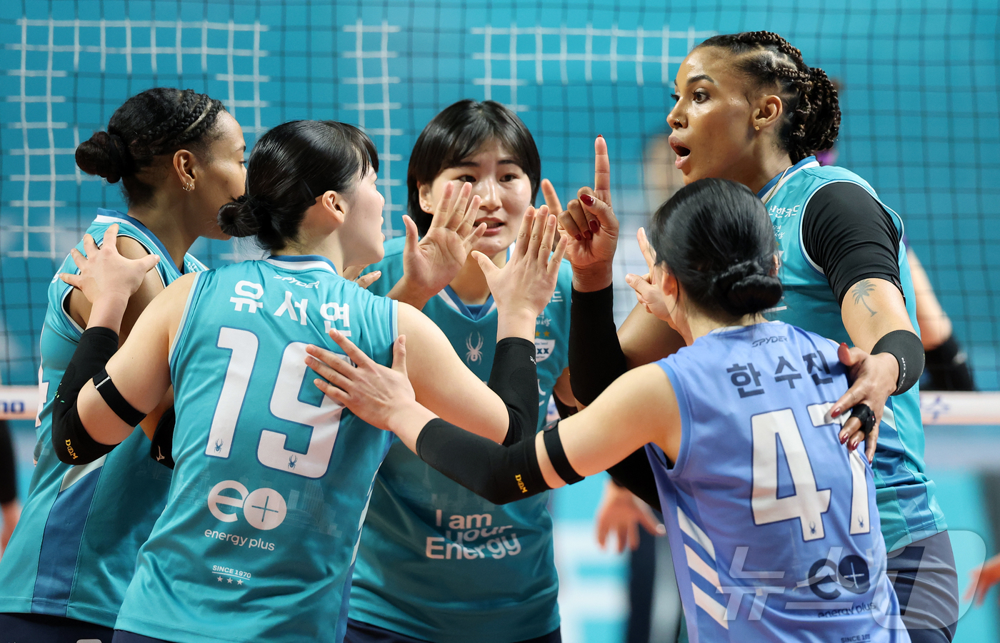 (서울=뉴스1) 김진환 기자 = 24일 오후 서울 중구 장충체육관에서 열린 2025-26 V리그 여자부 준플레이오프 GS칼텍스와 흥국생명의 경기, GS칼텍스 실바가 4세트 득점에 …