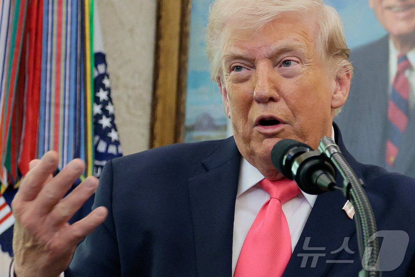 본문 이미지 - 24일(현지시간) 도널드 트럼프 미국 대통령이 워싱턴DC 백악관에서 열린 마크웨인 멀린 국토안보부 장관 임명식에서 발언하고 있다. 2026.03.24 ⓒ 로이터=뉴스1