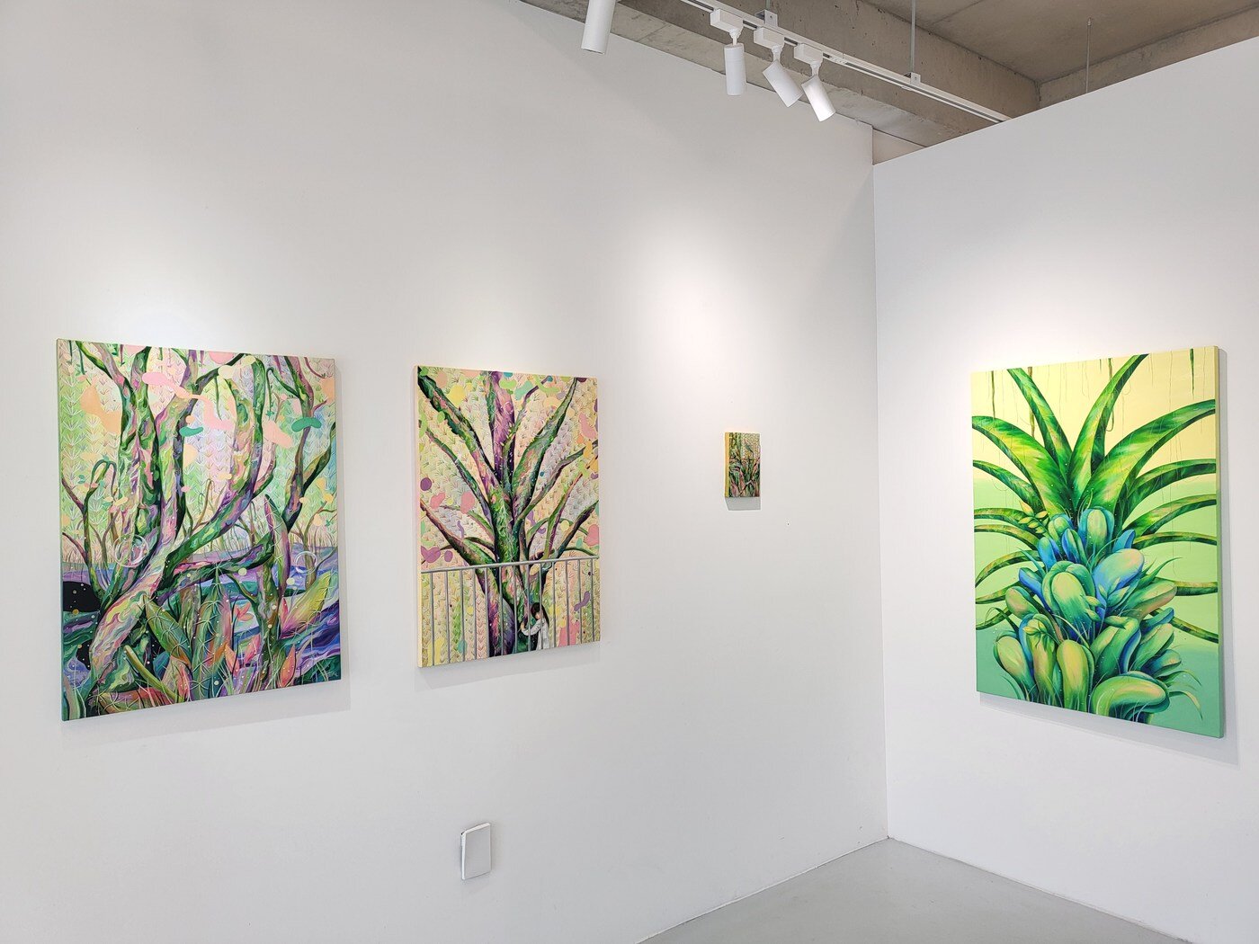 본문 이미지 - 조희원 '이토록 아름다운 가시'전 전시전경 (하랑갤러리 제공)