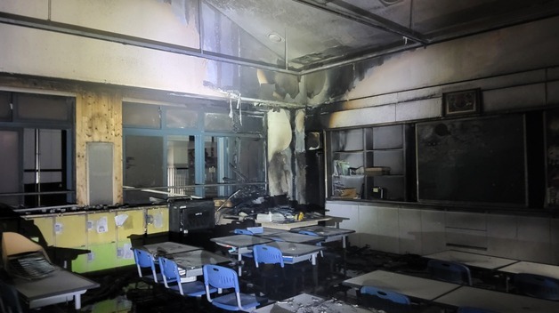 새벽 완주 한 초등학교 2층교실서 불…1천만원 피해