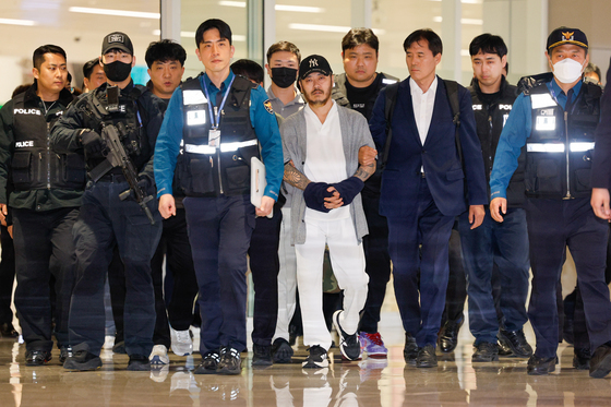 '마약왕' 박왕열 국내 송환…정부 "즉시 수사기관 인계, 구속영장 신청"