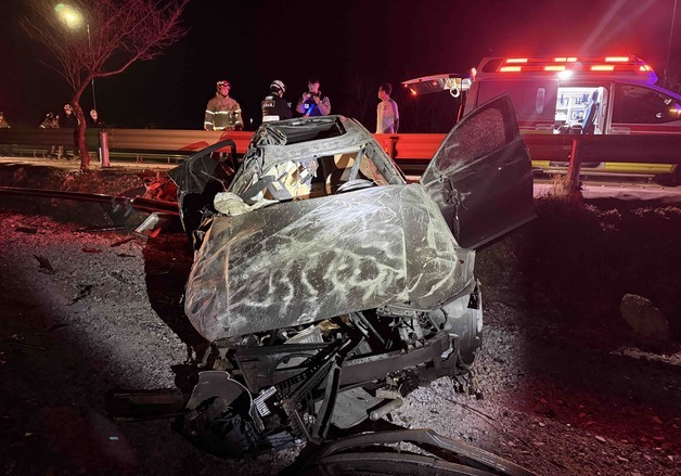 춘천 구만이교차로서 볼보 승용차 연석 충돌…40대 운전자 숨져