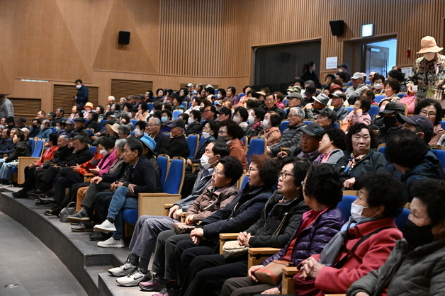 대한노인회 부여군지회, 노인일자리 참여자 800명 교육