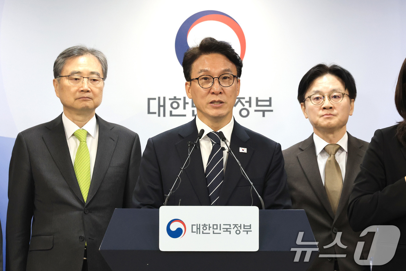 (서울=뉴스1) 임세영 기자 = 김민석 국무총리가 25일 서울 종로구 정부서울청사에서 비상경제 대응체계 관련 브리핑을 하고 있다. 2026.3.25/뉴스1