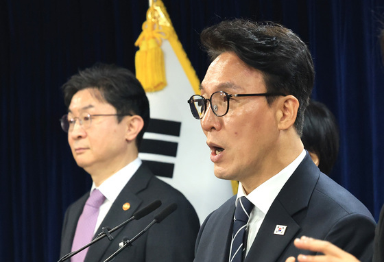 비상경제 대응체계 관련 브리핑하는 김민석 총리