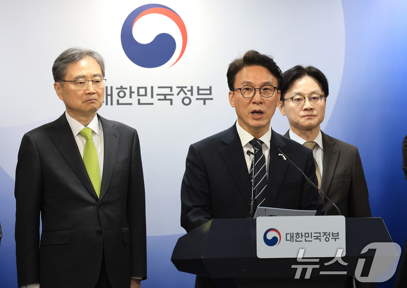 (서울=뉴스1) 임세영 기자 = 김민석 국무총리가 25일 서울 종로구 정부서울청사에서 비상경제 대응체계 관련 브리핑을 하고 있다. 2026.3.25/뉴스1