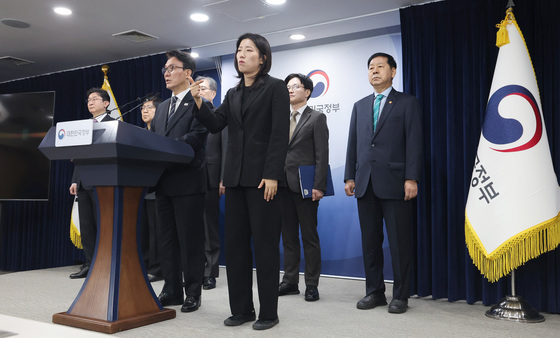 비상경제 대응체계 관련 브리핑하는 김민석 총리