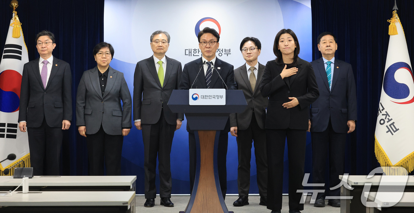 (서울=뉴스1) 임세영 기자 = 김민석 국무총리가 25일 서울 종로구 정부서울청사에서 비상경제 대응체계 관련 브리핑을 하고 있다. 2026.3.25/뉴스1