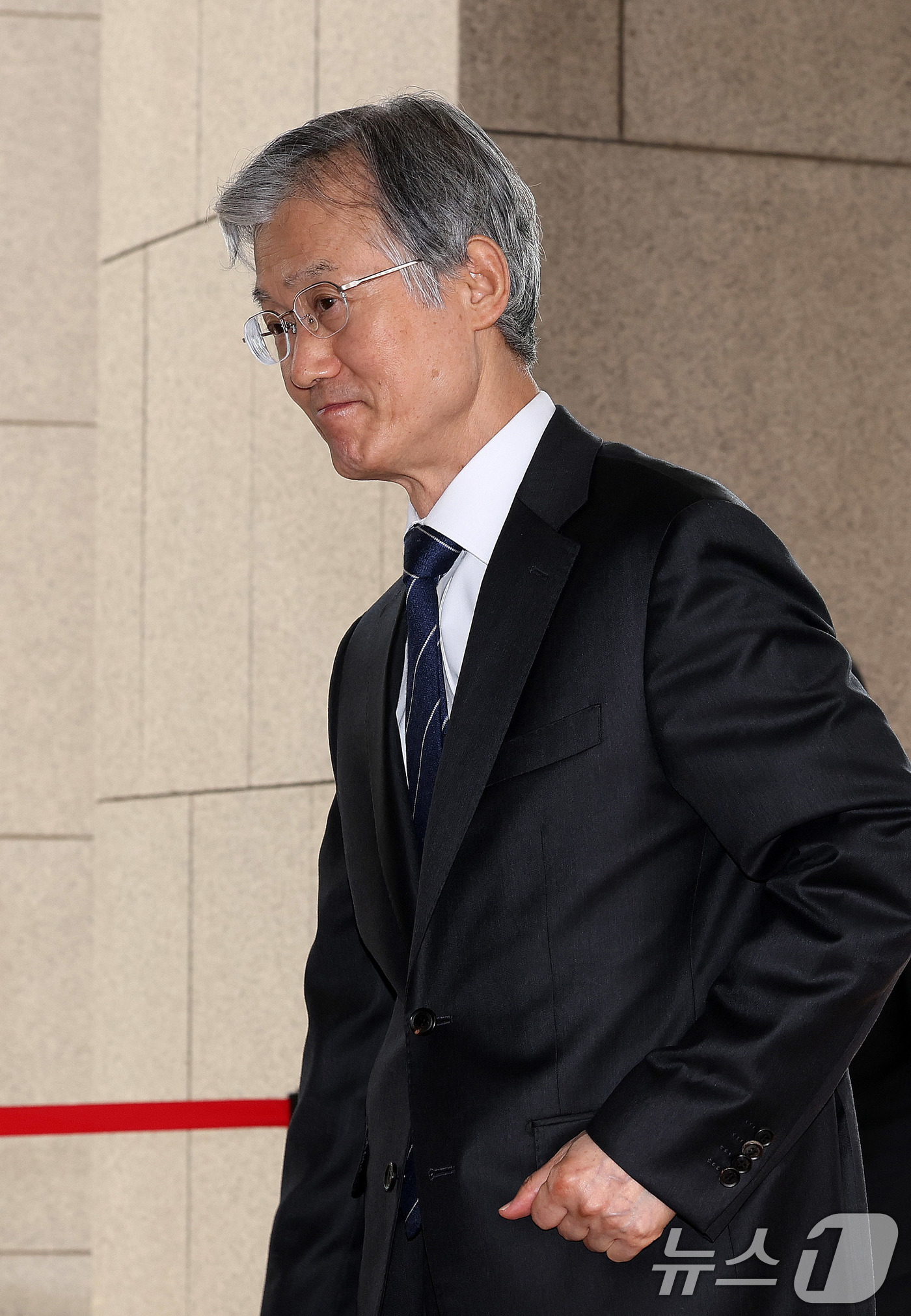 (서울=뉴스1) 박지혜 기자 = 조희대 대법원장이 25일 서울 서초구 대법원으로 출근하고 있다. 2026.3.25/뉴스1