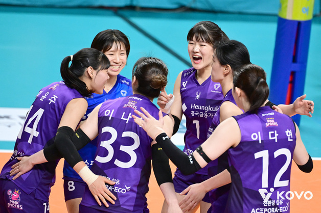 '김연경 없었지만' 꼴찌 후보서 봄배구까지…흥국생명 '성공적'