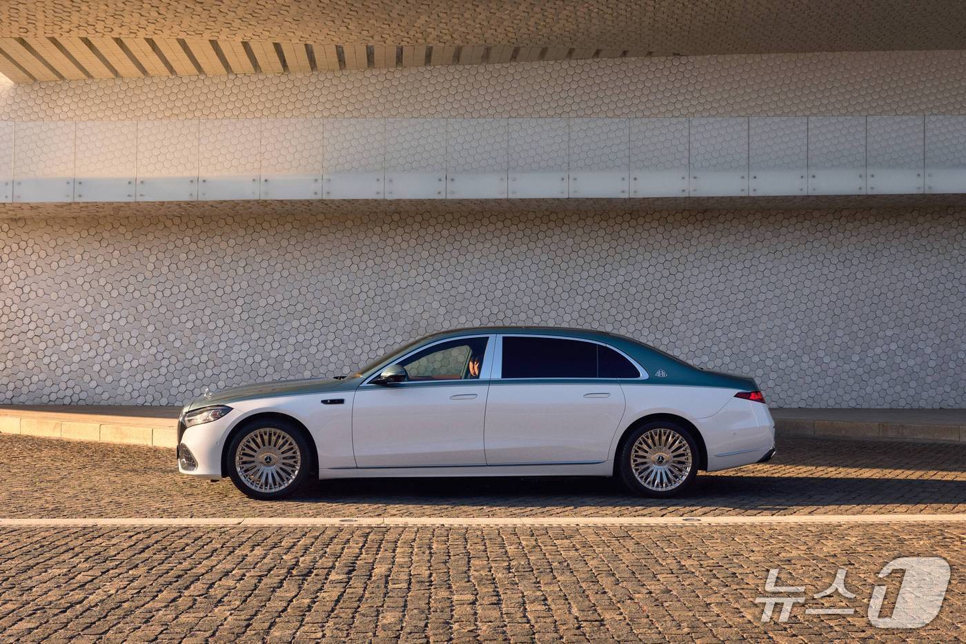 본문 이미지 - 더 뉴 메르세데스-마이바흐 S-클래스 (메르세데스-벤츠 코리아 제공)