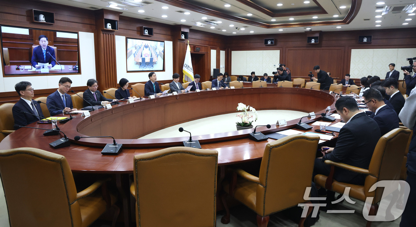 (서울=뉴스1) 임세영 기자 = 구윤철 부총리 겸 재정경제부 장관이 25일 서울 종로구 정부서울청사에서 열린 국가창업시대 전략회의에서 모두발언을 하고 있다.  2026.3.25/뉴 …