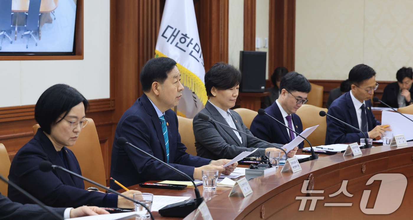 (서울=뉴스1) 임세영 기자 = 구윤철 부총리 겸 재정경제부 장관이 25일 서울 종로구 정부서울청사에서 열린 국가창업시대 전략회의에서 모두발언을 하고 있다.  2026.3.25/뉴 …
