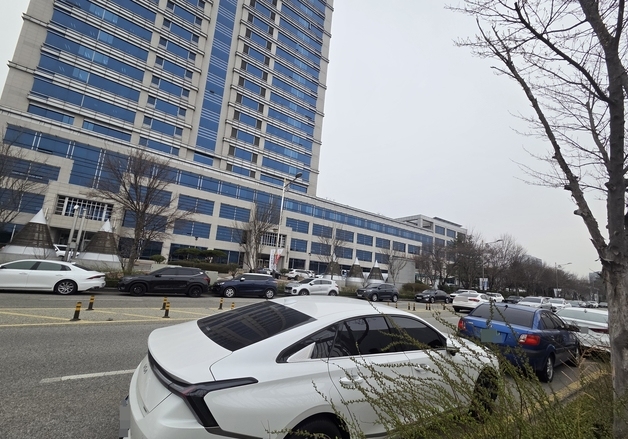 "공무원만 에너지 절약해야 하나"…5부제 첫날, 엇갈리는 분위기