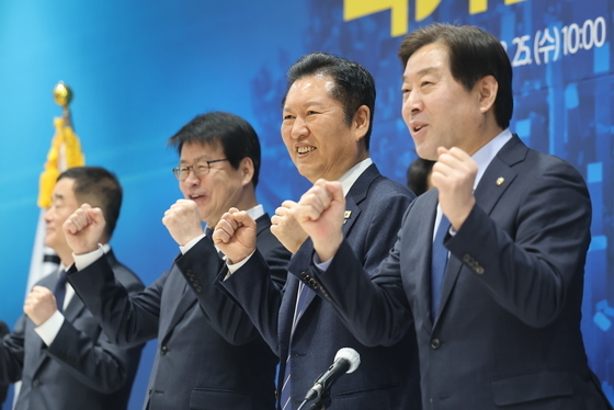 충북 찾아 파이팅 외치는 정청래 대표