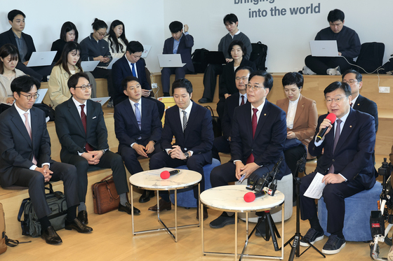 디지털자산 과세제도 개선 관련 현장 간담회 인사말 하는 정점식 정책위의장